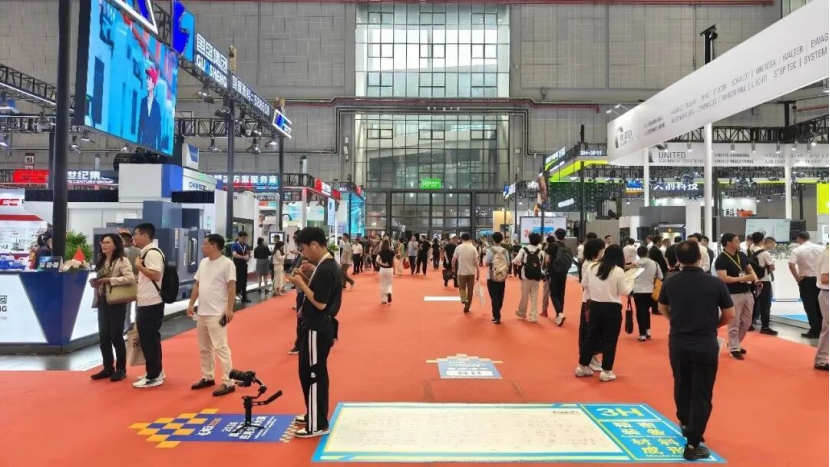 聚力前行 智造未来 | 嘉兴市模具行业协会组团赴2026中国国际模具技术和设备展览会参观交流