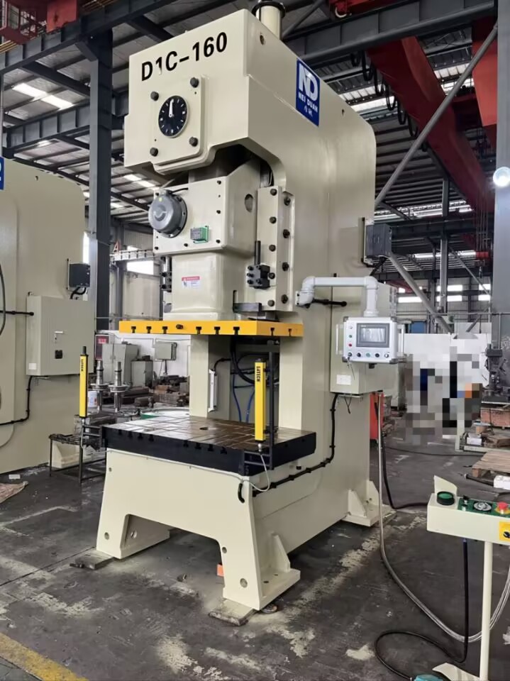 D1C-160<strong>開式單曲軸高精密鋼架沖床</strong>.jpg 開式單曲軸高精密鋼架沖床