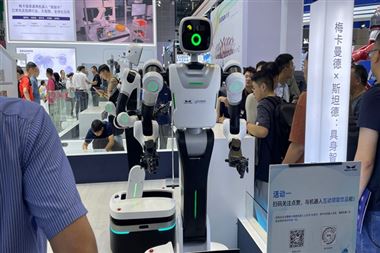 中國人形機器人全球“打工” 馳騁世界舞臺